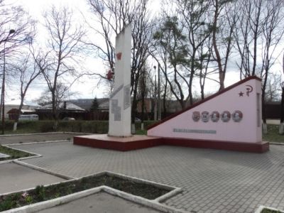 Памятник "Комсомолия - Родина помнит"