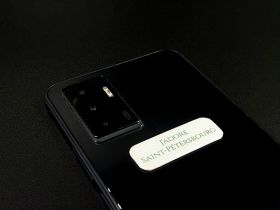 Стикер объемный "Jadore" зеленый на бежевом