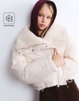 Бежевая укороченная утеплённая куртка оверсайз с шерпой Глория Джинс