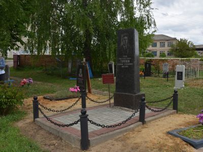 Одиночная могила Героя Советского Союза В.Горового