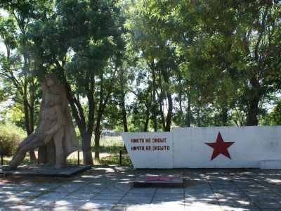 Памятный знак в честь воинов-односельчан, погибших в годы Великой Отечественной войны