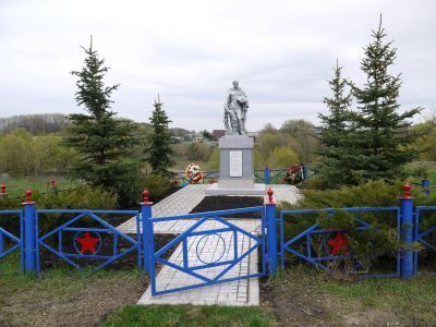 Братская могила с захоронением воинов, погибших в период Великой Отечественной войны 1941-1945 гг.