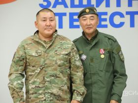 Якутянам вручили нагрудные знаки союза добровольцев Донбасса