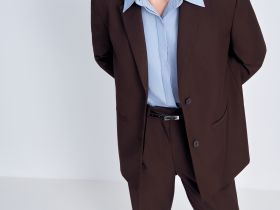 Однобортный жакет прямого силуэта