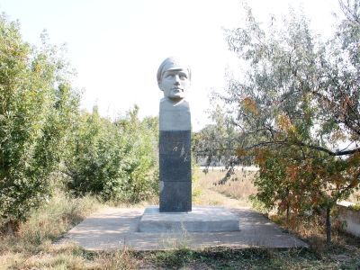 Памятный знак на месте гибели комиссара 2-й Латышской бригады Ф.А.Лабренциса