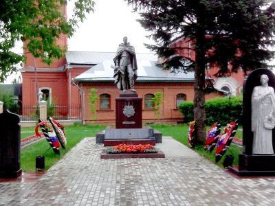 Братская могила советских воинов