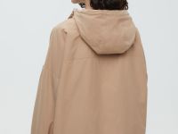 Ветровка на пуговицах с капюшоном