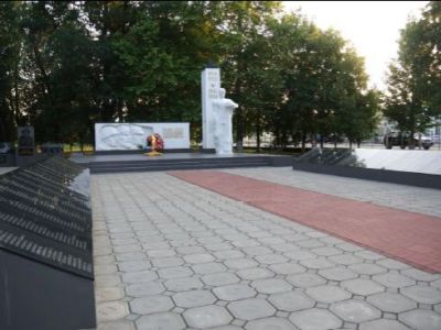 Братская могила воинов, погибших в годы гражданской и Великой Отечественной войн