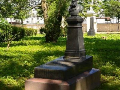 Могила Салтыкова-Щедрина М.Е. (1826-1889), писателя