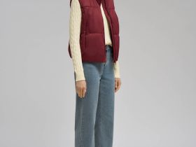 Утепленный жилет с искусственным наполнителем