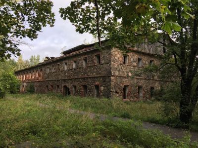 Здание в б. усадьбе В.А. Всеволожского, где в первой половине XIX века бывали композиторы А.А. Алябьев, А.Н. Верстовский, выдающийся русский скульптор Ф.П. Толстой и др.