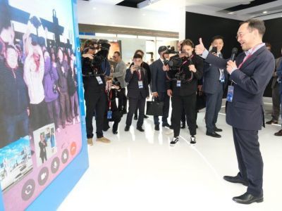 Айсен Николаев пообщался с молодежью республики по телемосту Питер — Якутск