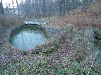 Протока с двумя плотинами
