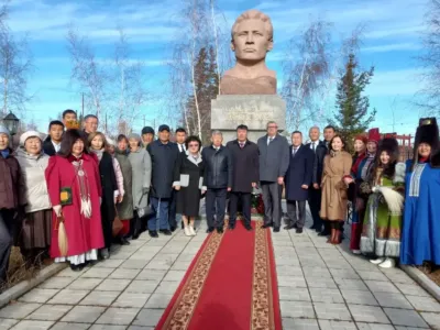 В Намском районе провели торжественное собрание, посвященное Дню государственности республики