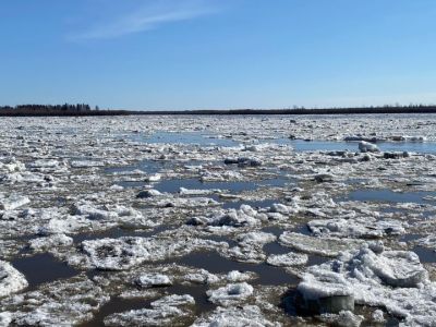 Во время ледохода на реке Колыме подтопило взлетно-посадочную полосу Зырянки