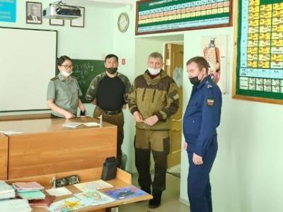 Прокурор Мирного в кадетской школе-интернат обсуждал патриотическое воспитание