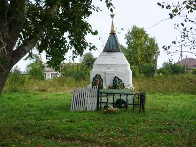 Братская могила партизан Г.С.Чернова и А.Н. Кузнецова