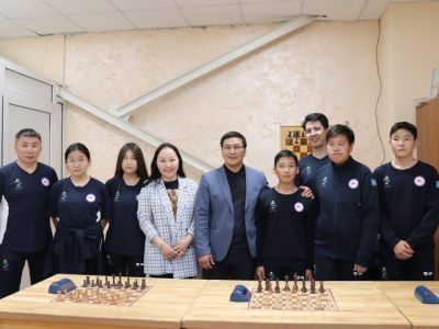 Министр спорта Якутии посетил тренировку сборной команды по шахматам