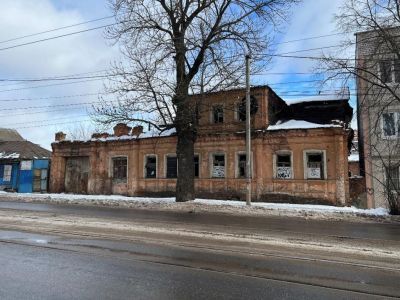 Дом жилой с воротами крестьян Ломакиных