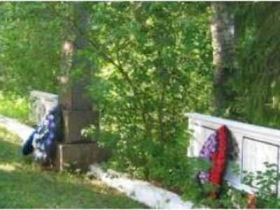 Братская могила 19 воинов Советской Армии, погибших в период Великой Отечественной войны 1941-1945 гг.