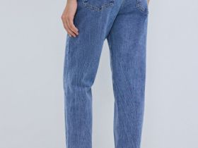 Прилегающие джинсы Mom, Голубой