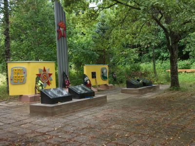 Братская могила воинов Советской Армии, погибших в 1944 г.