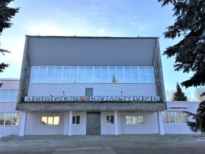 Клуб «Времена года» п. Чайковского