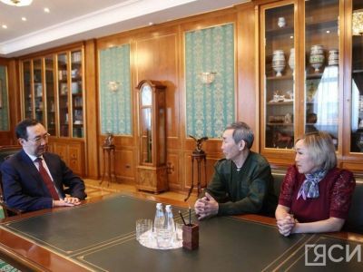 Глава Якутии встретился с родителями погибшего в зоне СВО бойца