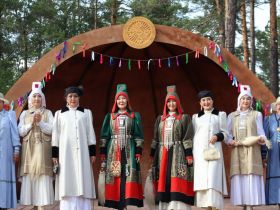 Показ национальной одежды состоялся на Ысыахе Олонхо