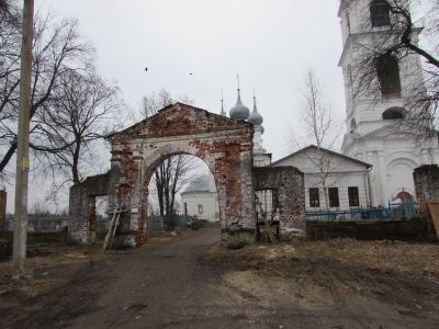 Ворота Михаило-Архангельской церкви