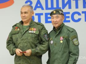 Якутянам вручили нагрудные знаки союза добровольцев Донбасса