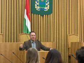 Калужских журналистов научили работать с ИИ и продвигать канал в МАКС