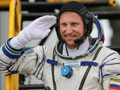 Путин на Восточном вручил госнаграды космонавтам