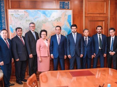 Айсен Николаев встретился с делегацией Фонда развития Абу-Даби и Фонда биотехнологических исследований SOOAM