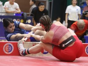 В Якутске провели турнир по мас-рестлингу в честь Международного женского дня