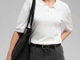 Легкий джемпер-поло прямого кроя