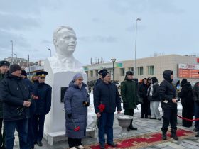 В Якутске состоялся торжественный митинг, посвященный Дню космонавтики