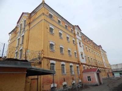 Здание одиночного заключения (арх. С.И.Тихомиров), где с 10.1941 г. по 01.1943 г. содержался Н.И. Вавилов - гениальный русский биолог, основоположник учений о биологических основах селекции и центрах происхождения культурных растений