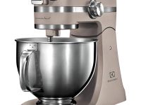 Electrolux Кухонный комбайн Electrolux EKM5570 / 1200 Вт / 10 скоростей / 4.8 л / песочного цвета