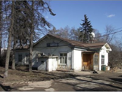 Радиоцентр Главного управления Северного морского пути. Здесь в 1937 году герои-полярники И.Д.Папанин, Э.Т.Кренкель, Е.К.Федоров и П.П.Ширшов проходили подготовку к научной экспедиции на дрейфующей арктической станции "Северный Полюс-1"