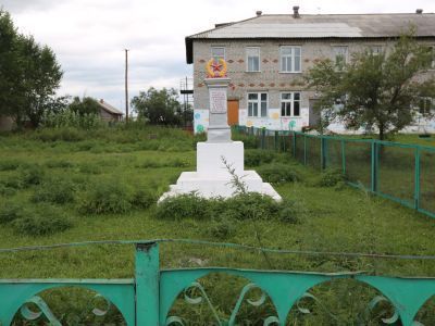 Могила Волковой Елены Петровны (1902-1921) - активной комсомолки 20-х годов, растерзанной унгерновцами в июне 1921 г.