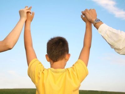 Глава Якутии внес законопроект об увеличении в два раза выплат приемным семьям