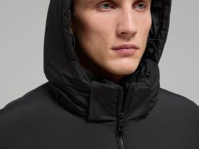 Утепленная куртка со съемным капюшоном