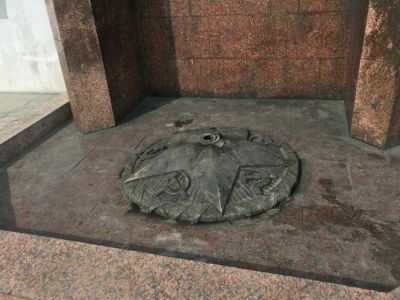 В Якутске из-за мусора погас Вечный огонь