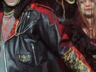 Спектакль "На златом крыльце сидели"