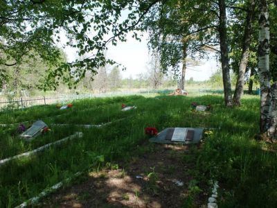 Братская могила воинов-танкистов, погибших в боях с немецко-фашистскими захватчиками за освобождение Шимского района в период Великой Отечественной войны 1941-1945 гг.