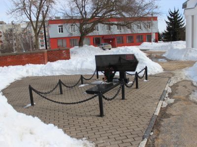 Братская могила 12 советских воинов, погибших в боях с фашистскими захватчиками