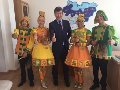 Коллектив Минпредпринимательства Якутии сделал подарок воспитанникам коррекционной школы