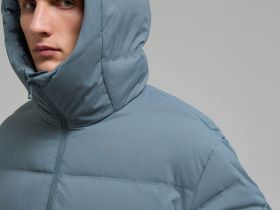 Пуховик с воротником-стойкой и капюшоном