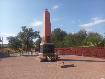 Памятник воинам-односельчанам, погибшим в годы гражданской и Великой Отечественной войн